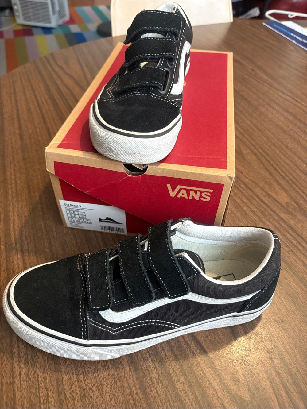 Vans Old Skool V Men’s 6.5 Women’s 8 Black and White Velcro Old Skool Sneakers